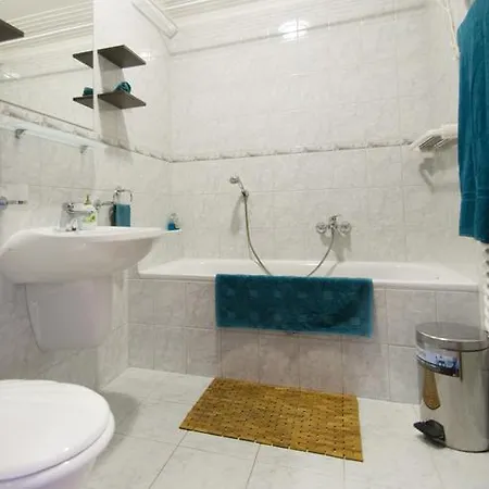 Kornelia Apartment *
